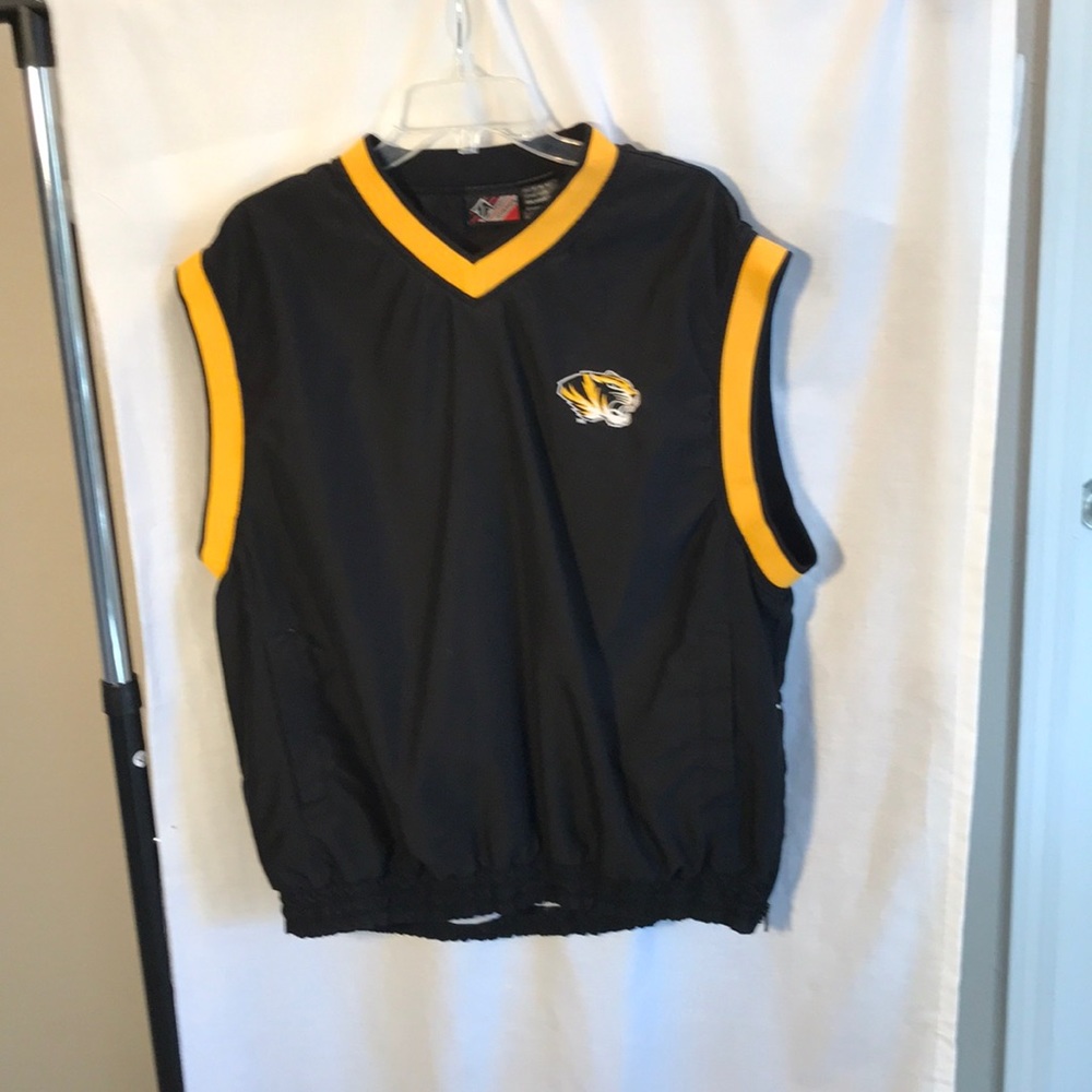 Missouri mens size L sleeveless pullover